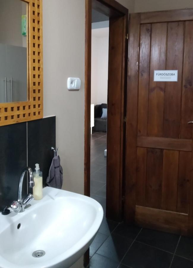 Rozmaring Vendeghaz Hotel Orosháza Exterior foto